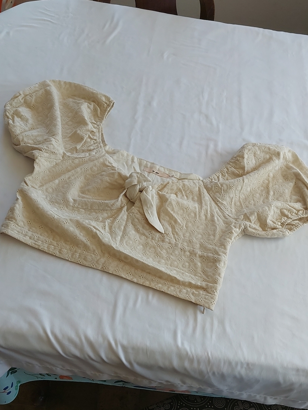 MI AMI Cream Eyelet Puff-Sleeve Crop Top with Front Tie.Size XL